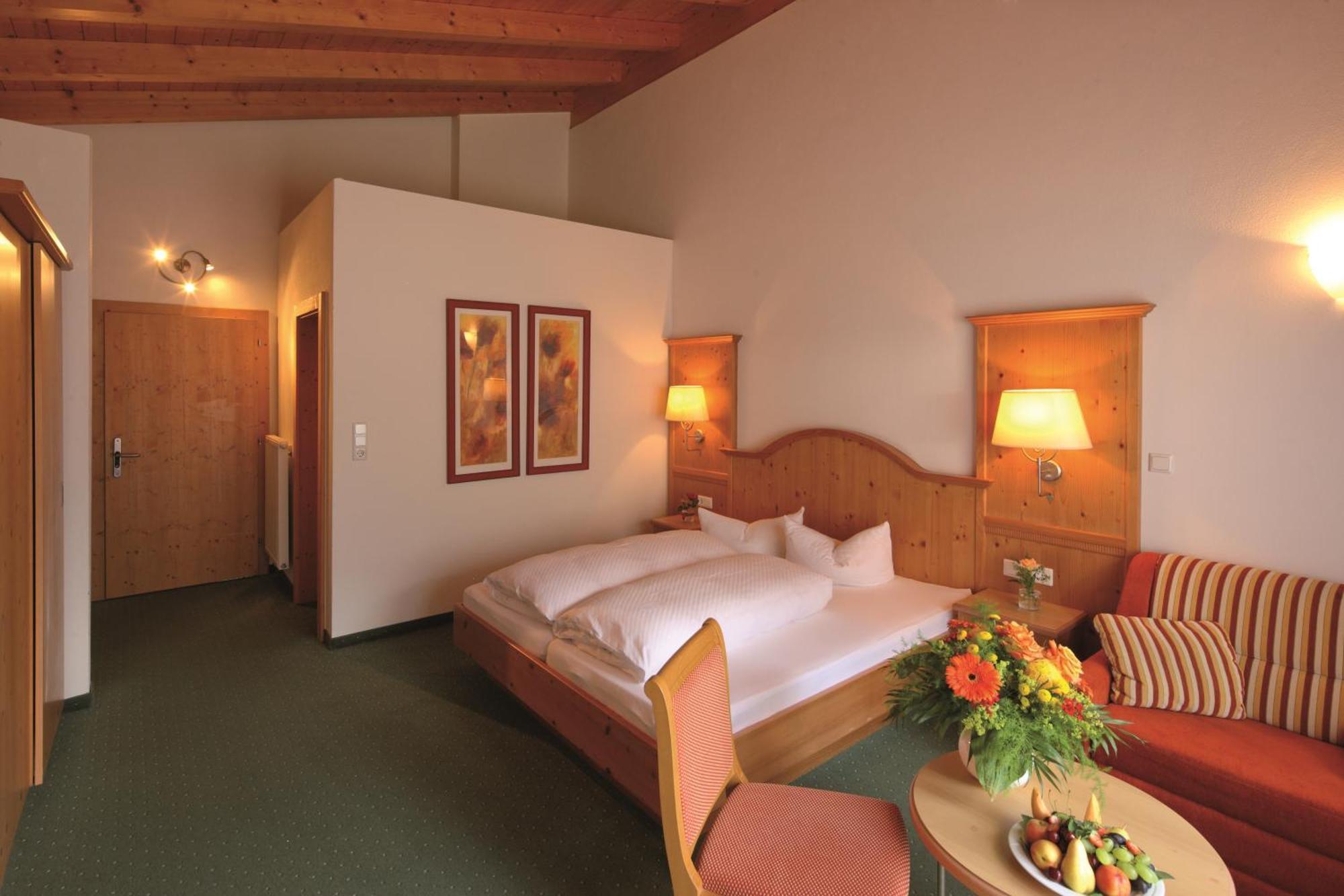 Double Room,1558436041:JPEG
